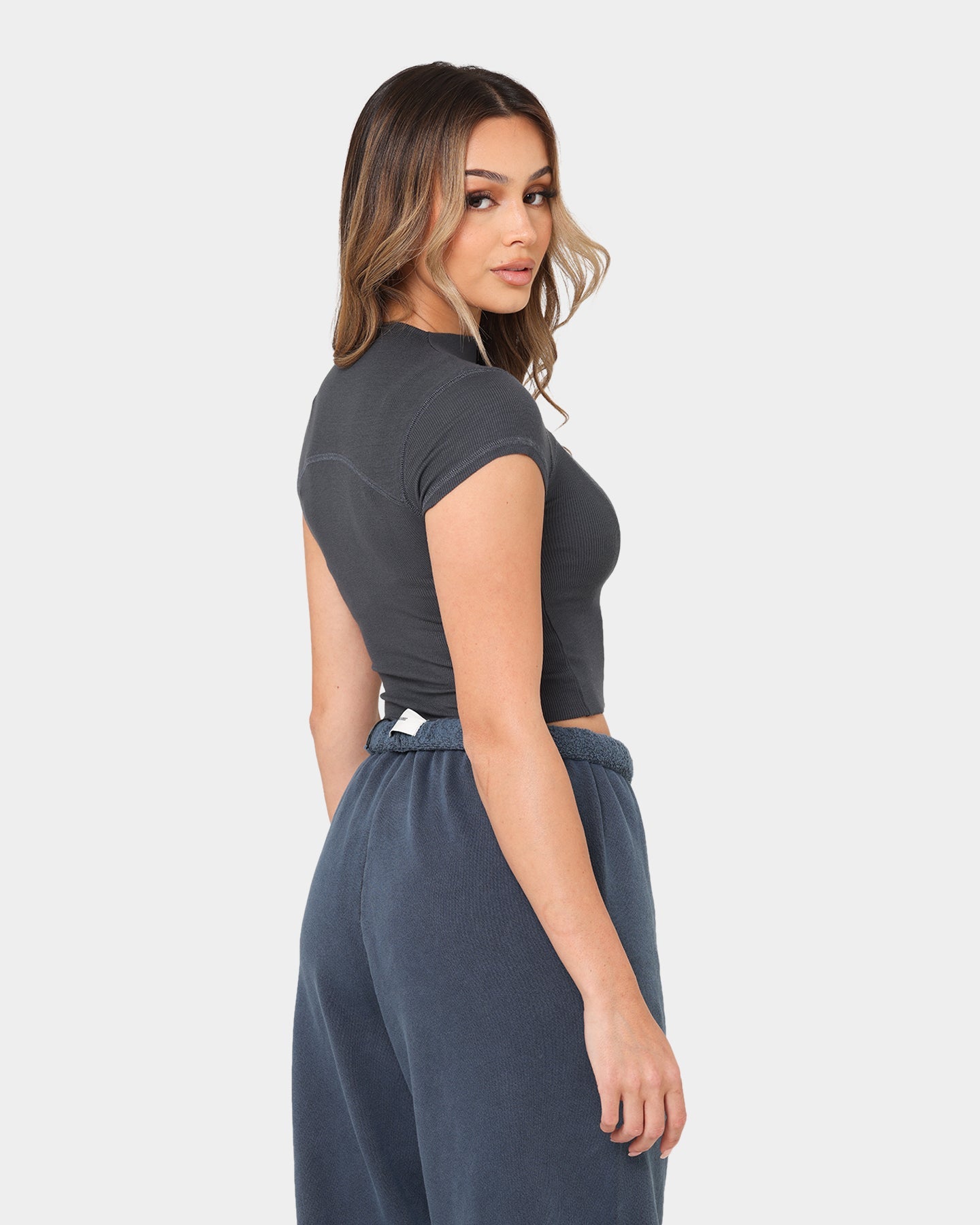 Joah Brown Women's Contrast Stitch Crop T-Shirt Vintage Navy