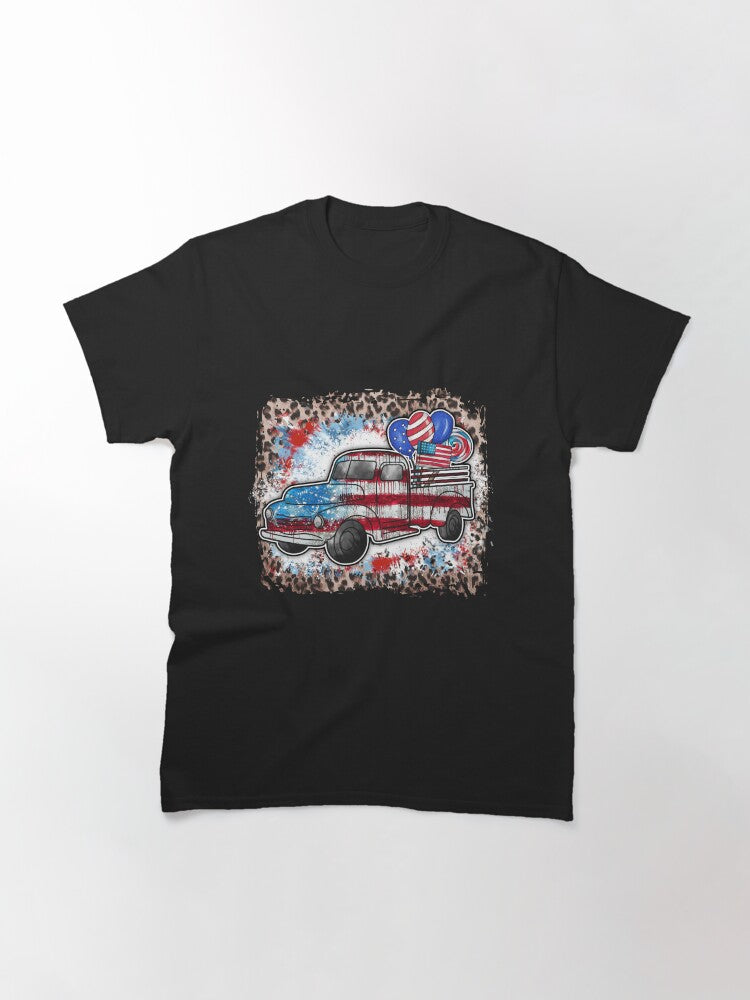 4TH OF JULY VINTAGE PICKUP WITH US FLAG T-SHIRT Classic T-Shirt
