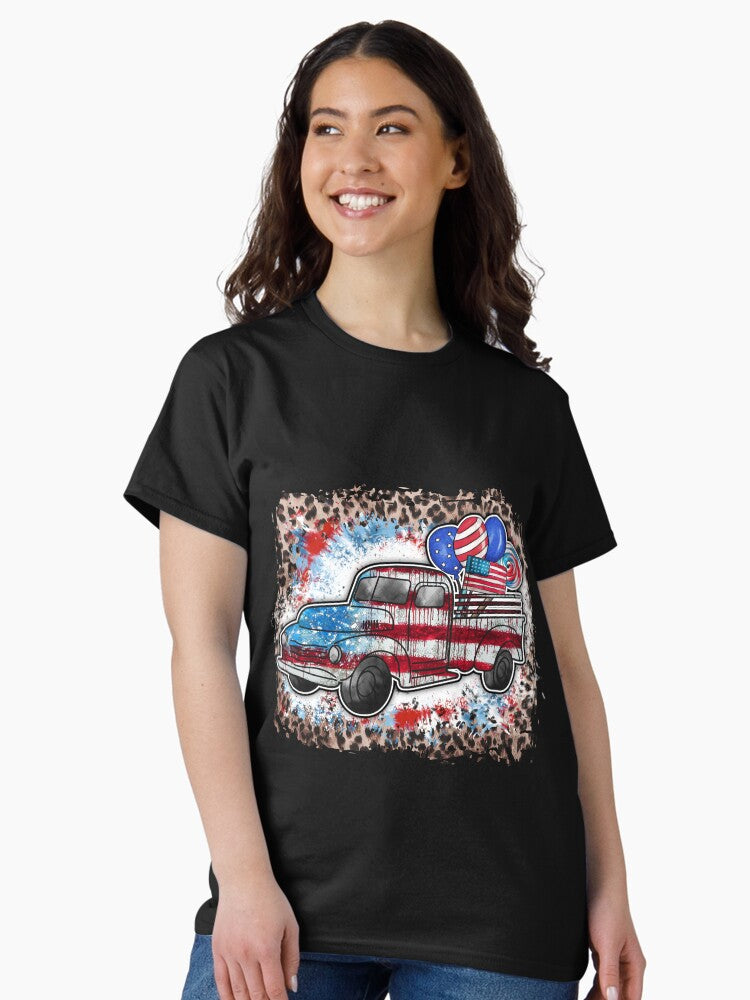 4TH OF JULY VINTAGE PICKUP WITH US FLAG T-SHIRT Classic T-Shirt