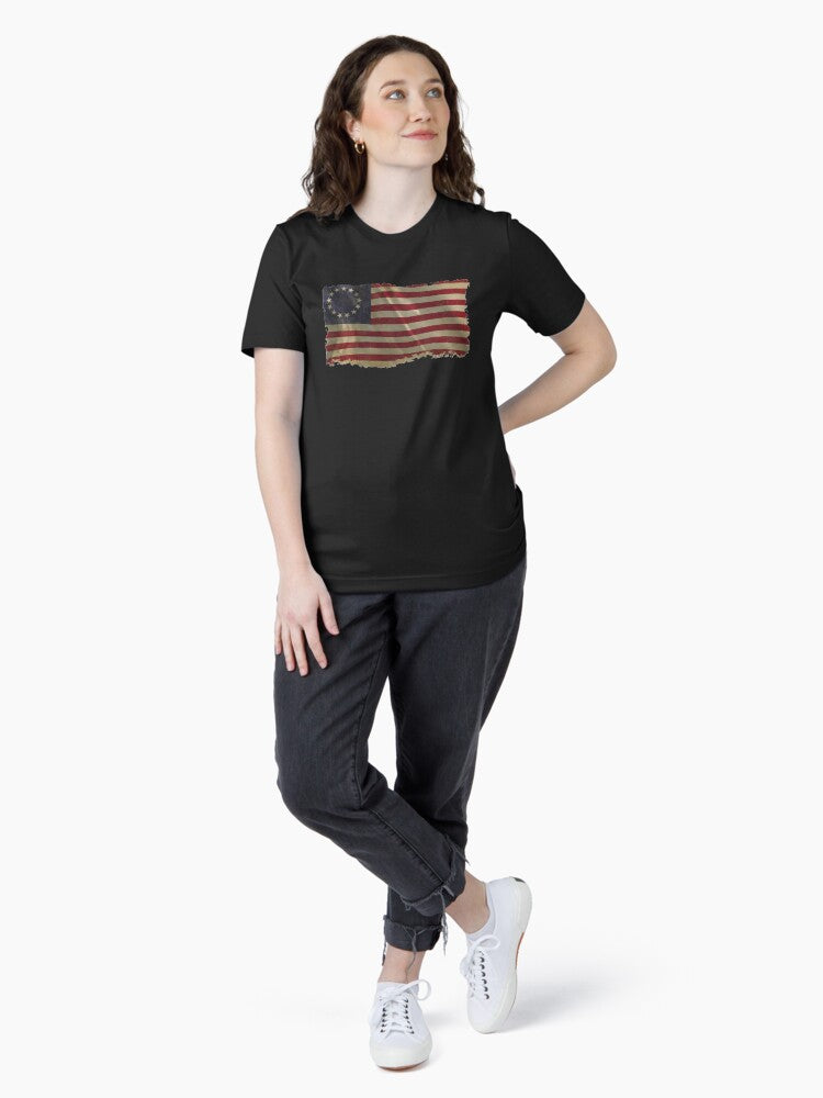 Betsy Ross American Flag Distressed Vintage Style 13 Star Flag Essential T-Shirt